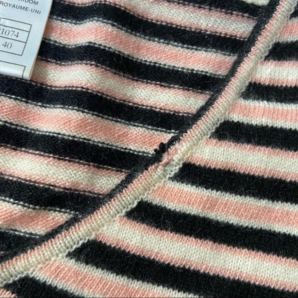 ❌SOLD❌ Authentic Chanel Cashmere Top Size FR 40 - Picture 10 of 10